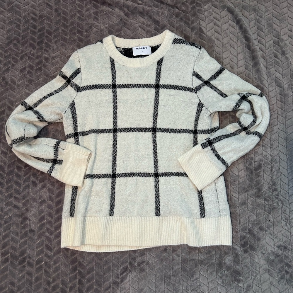 Black & white checkered sweater